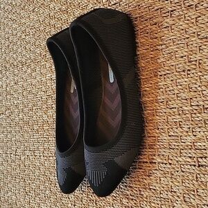 SKECHERS Air cooled textile flats black & gray.  Size 6.